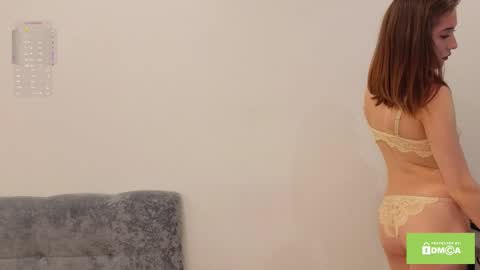 Snapshot of love_polly chatting on October 19, 2025, 7:20 am Polly online show from October 19, 2025, 7:20 am