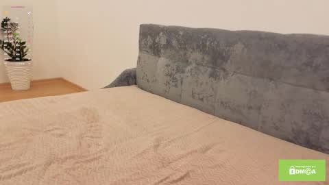 Snapshot of love_polly chatting on October 29, 2025, 12:40 pm Polly online show from October 29, 2025, 12:40 pm