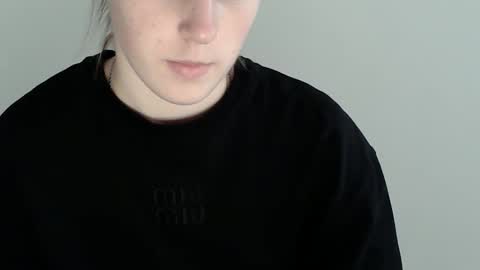 Vivian online show from November 17, 2025, 11:49 am