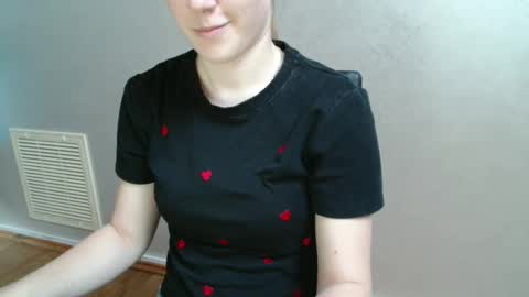 Vivian online show from December 15, 2025, 12:20 pm