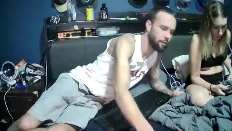 Snapshot of lovecoupleqc chatting on November 24, 2025, 3:06 am lovecoupleqc online show from November 24, 2025, 3:06 am