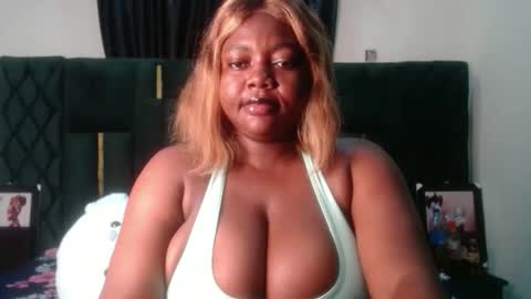 mila online show from November 17, 2025, 7:19 pm