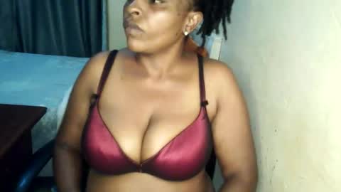 loveedee4 online show from April 21, 2026, 10:01 pm