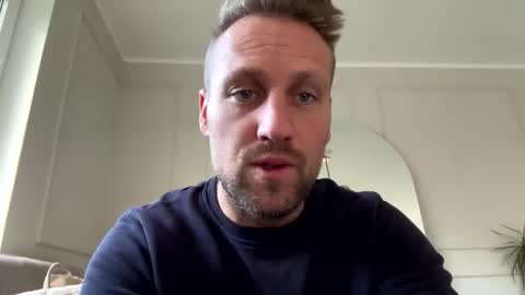 lovefuesse online show from October 30, 2025, 7:43 am