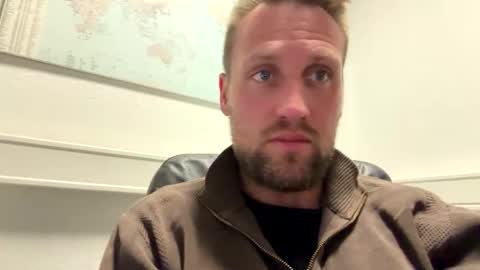 lovefuesse online show from March 9, 2026, 9:02 am