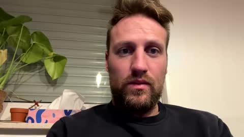 lovefuesse online show from March 18, 2026, 5:32 am