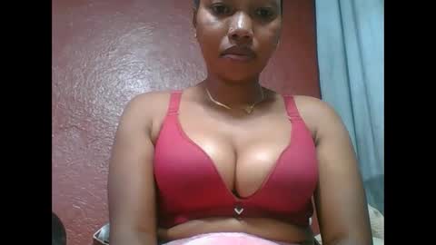 Snapshot of loveinlife750427 chatting on November 14, 2025, 5:39 am loveinlife750427 online show from November 14, 2025, 5:39 am