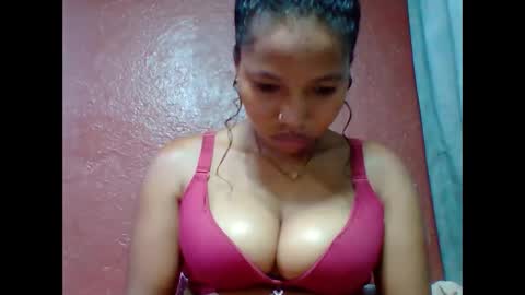 Snapshot of loveinlife750427 chatting on December 1, 2025, 5:34 am loveinlife750427 online show from December 1, 2025, 5:34 am