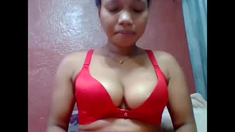 Snapshot of loveinlife750427 chatting on December 17, 2025, 3:12 am loveinlife750427 online show from December 17, 2025, 3:12 am