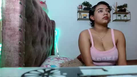 loveliluz online show from November 18, 2025, 11:37 pm