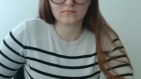 Snapshot of lovelily444 chatting on November 17, 2025, 7:47 am Lily online show from November 17, 2025, 7:47 am