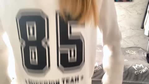 Snapshot of lovelladeboer chatting on October 12, 2025, 7:18 am Ella online show from October 12, 2025, 7:18 am