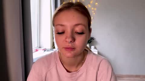 Ella online show from December 23, 2025, 6:22 am