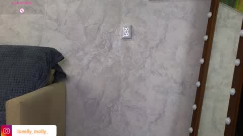 Molly online show from December 18, 2025, 5:52 pm