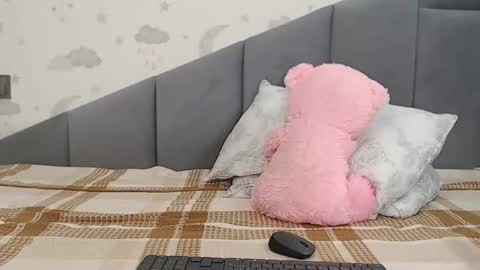 lovellykitty online show from April 29, 2026, 6:28 am