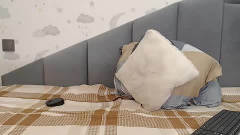 lovellykitty online show from May 6, 2026, 6:30 am