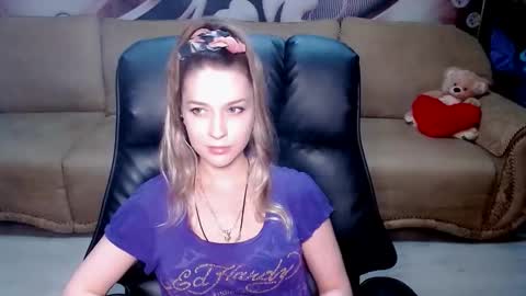 Snapshot of lovellymalina chatting on March 31, 2026, 5:13 pm private open online show from March 31, 2026, 5:13 pm
