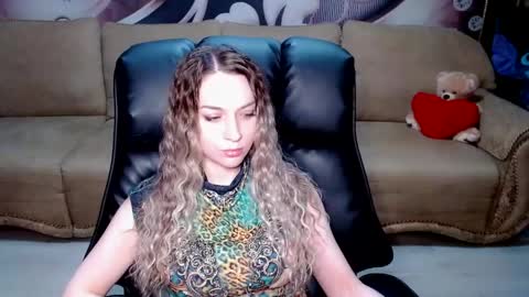 Snapshot of lovellymalina chatting on April 1, 2026, 5:54 pm private open online show from April 1, 2026, 5:54 pm
