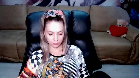 Snapshot of lovellymalina chatting on April 10, 2026, 2:11 pm private open online show from April 10, 2026, 2:11 pm