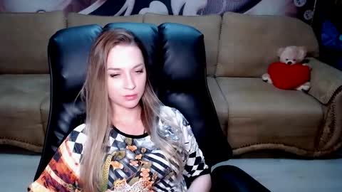 Snapshot of lovellymalina chatting on April 28, 2026, 4:01 pm private open online show from April 28, 2026, 4:01 pm