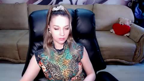 Snapshot of lovellymalina chatting on May 18, 2026, 11:38 am private open online show from May 18, 2026, 11:38 am