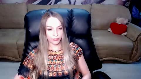 Snapshot of lovellymalina chatting on May 19, 2026, 3:29 pm private open online show from May 19, 2026, 3:29 pm