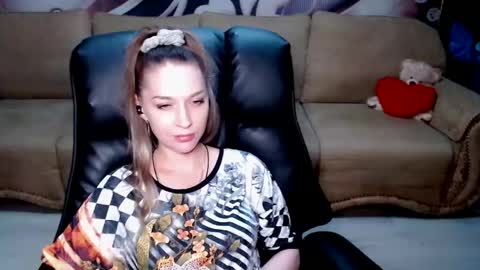 Snapshot of lovellymalina chatting on May 20, 2026, 3:51 pm private open online show from May 20, 2026, 3:51 pm