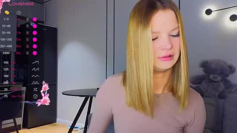 Jenny online show from September 26, 2025, 1:09 am