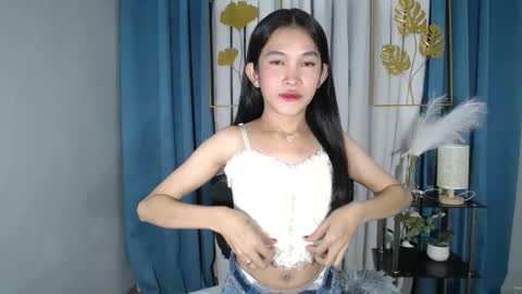 Snapshot of lovely_bellax chatting on May 17, 2026, 2:02 pm BELLA online show from May 17, 2026, 2:02 pm