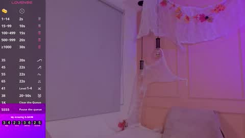 Snapshot of lovely_emma18 chatting on October 18, 2025, 1:23 pm Emma online show from October 18, 2025, 1:23 pm