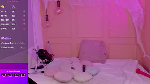 Snapshot of lovely_emma18 chatting on October 27, 2025, 1:15 pm Emma online show from October 27, 2025, 1:15 pm