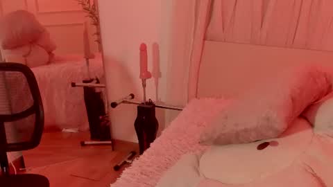 Snapshot of lovely_emma18 chatting on July 25, 2026, 1:19 pm Emma online show from July 25, 2026, 1:19 pm