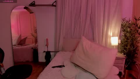 Snapshot of lovely_emma18 chatting on August 5, 2026, 1:14 pm Emma online show from August 5, 2026, 1:14 pm