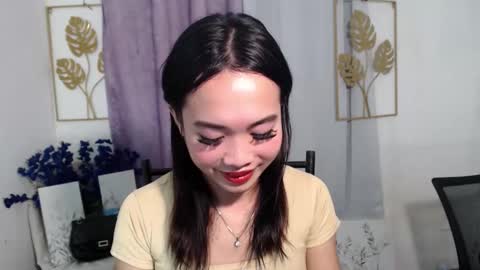 Snapshot of lovely_lianne chatting on April 15, 2026, 11:39 am lovely_lianne online show from April 15, 2026, 11:39 am