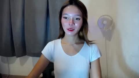 Snapshot of lovely_thea_xoxo chatting on October 25, 2025, 5:15 am Thea online show from October 25, 2025, 5:15 am