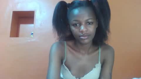 Snapshot of lovely_yvonne chatting on October 22, 2025, 10:59 am Lovely yvonne online show from October 22, 2025, 10:59 am