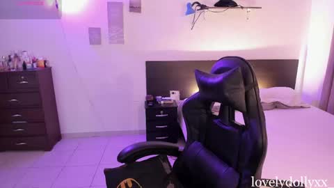 lovely   online show from May 11, 2026, 12:22 pm