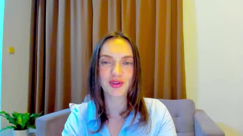 Mia online show from September 22, 2025, 1:02 pm