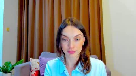 Mia online show from October 5, 2025, 12:03 pm