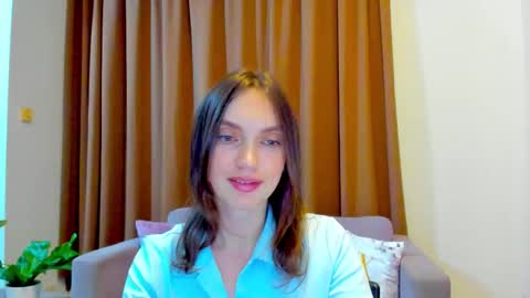 Mia online show from October 10, 2025, 11:09 am