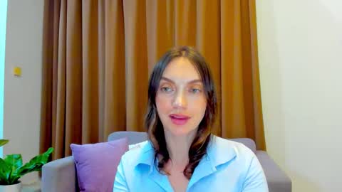 Mia online show from October 14, 2025, 10:38 am