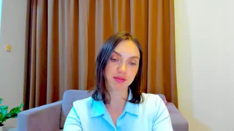 Mia online show from October 22, 2025, 10:37 am