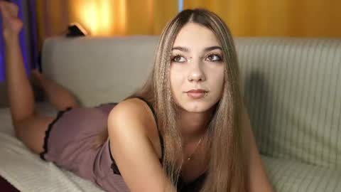 lovelygracee online show from April 18, 2026, 2:21 pm