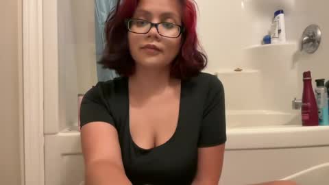 lovelykatiebabe online show from August 6, 2026, 2:13 am