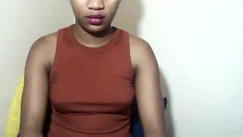 lovelylarra online show from November 17, 2025, 6:24 pm