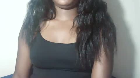 Snapshot of lovelylarra chatting on April 1, 2026, 10:05 am lovelylarra online show from April 1, 2026, 10:05 am