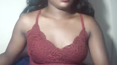 Snapshot of lovelylarra chatting on April 4, 2026, 7:50 am lovelylarra online show from April 4, 2026, 7:50 am