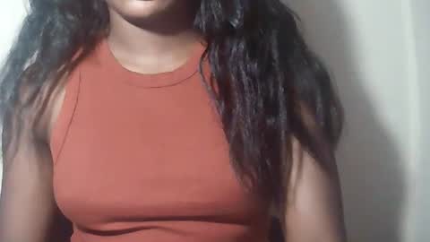 Snapshot of lovelylarra chatting on April 5, 2026, 10:23 am lovelylarra online show from April 5, 2026, 10:23 am
