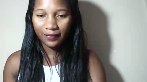 Snapshot of lovelylarra chatting on April 23, 2026, 9:19 am lovelylarra online show from April 23, 2026, 9:19 am