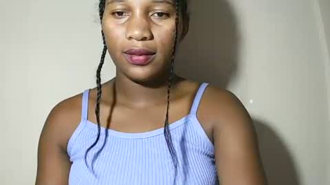 Snapshot of lovelylarra chatting on May 3, 2026, 11:00 pm lovelylarra online show from May 3, 2026, 11:00 pm
